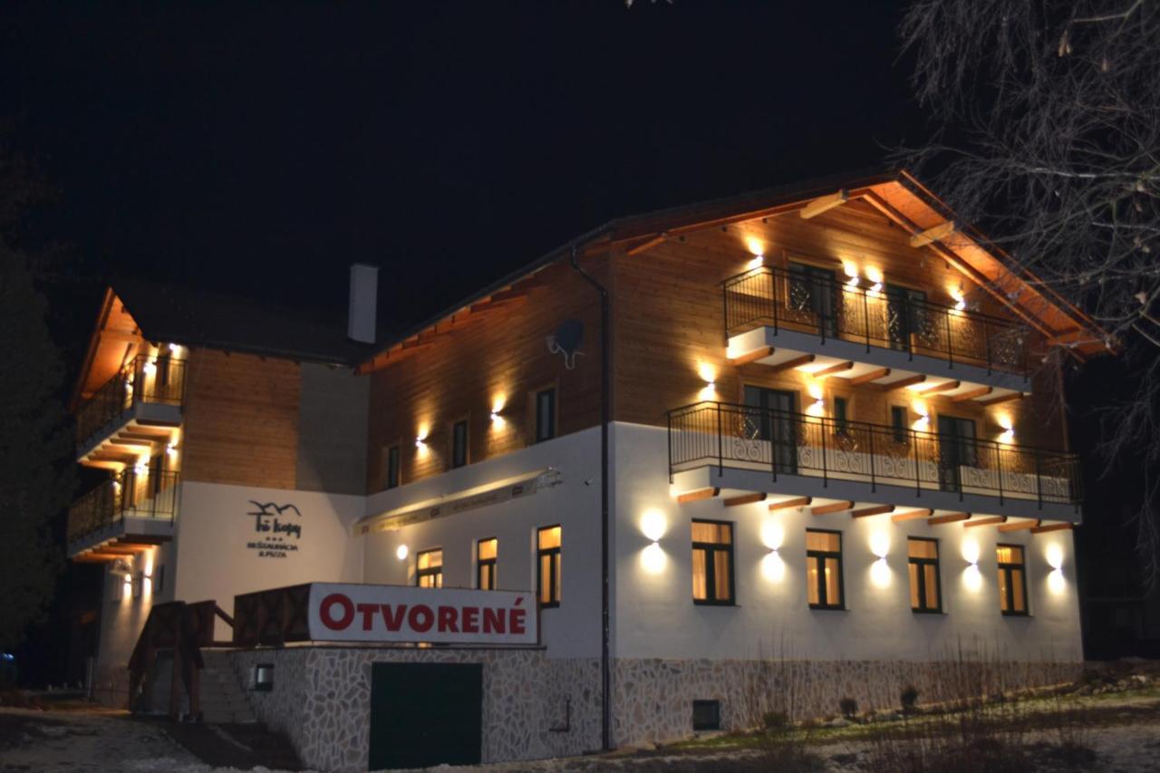 Tri Kopy*** - Penzion, Restauracia A Pizza Smrečany エクステリア 写真