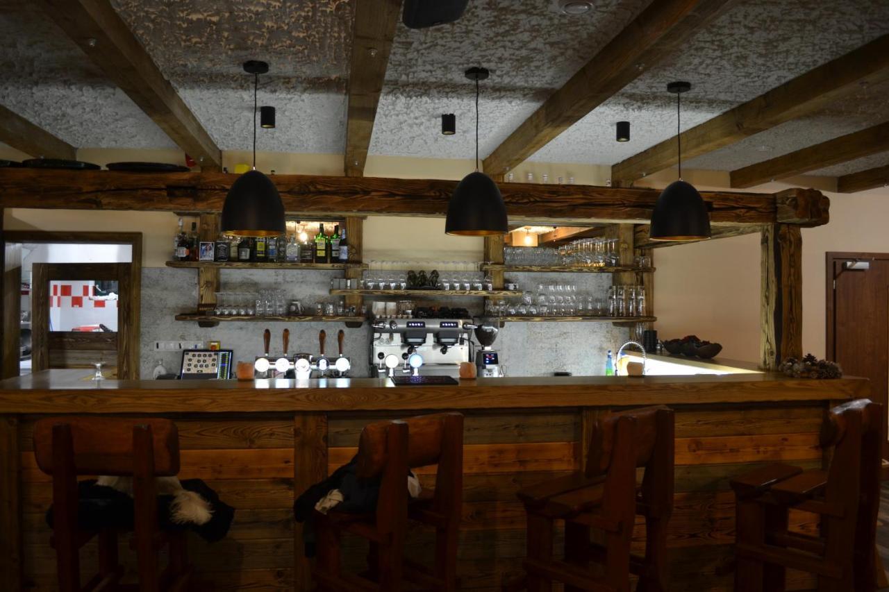 Tri Kopy*** - Penzion, Restauracia A Pizza Smrečany エクステリア 写真