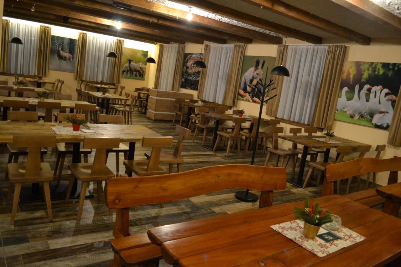 Tri Kopy*** - Penzion, Restauracia A Pizza Smrečany エクステリア 写真